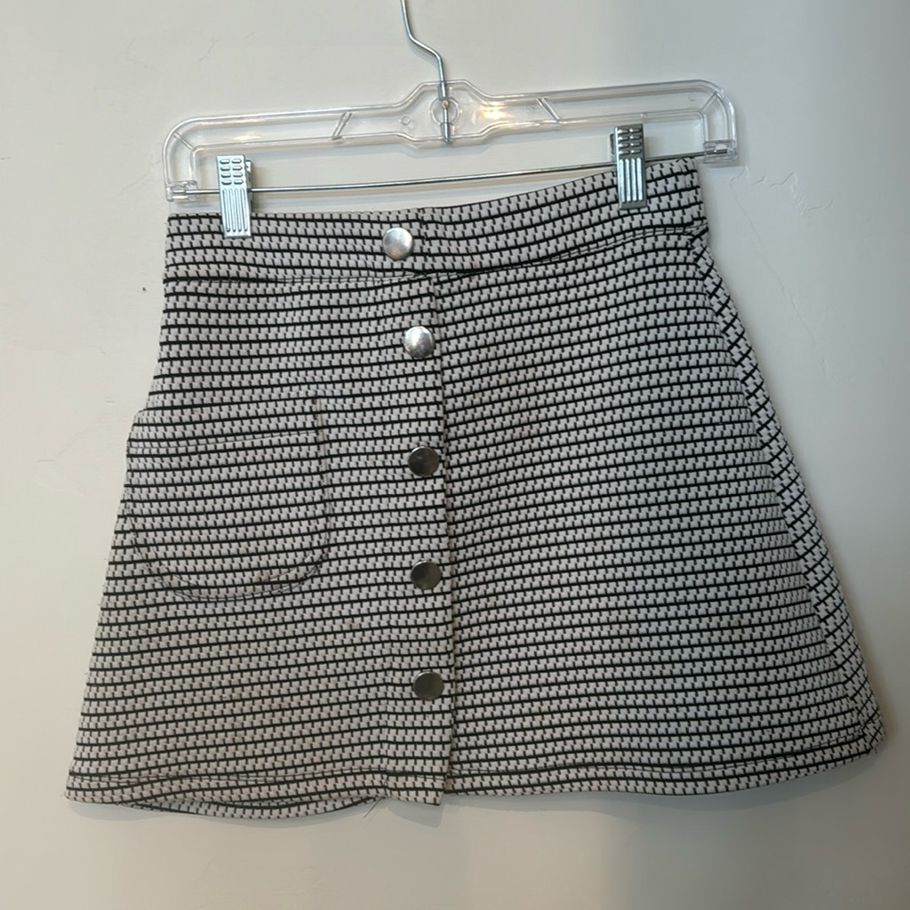 PULL & BEAR mod super cute flared mini skirt!